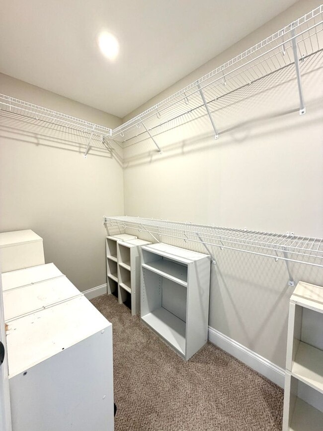 Building Photo - 2662 Scott Dr