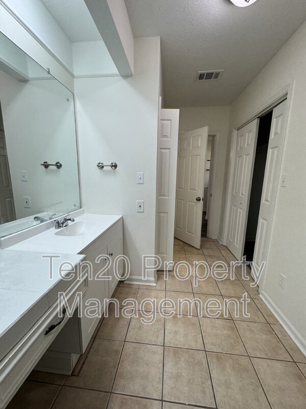 Building Photo - 4702 Harbin St