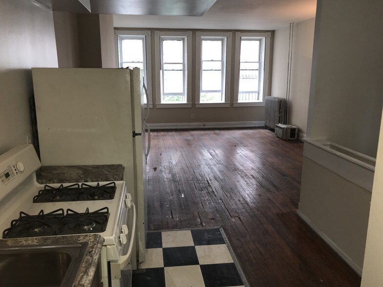 Living room / kitchen - 5 W Biddle St