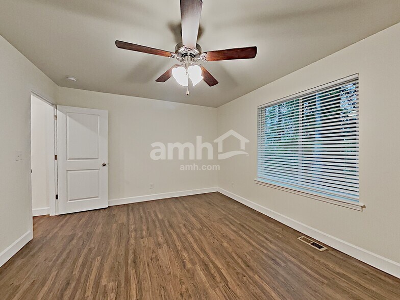Building Photo - 2107 104th Dr SE