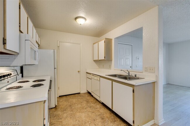 Building Photo - 221 Mission Newport Ln