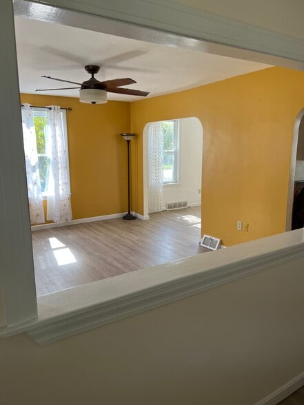 Living room - 91 School Park