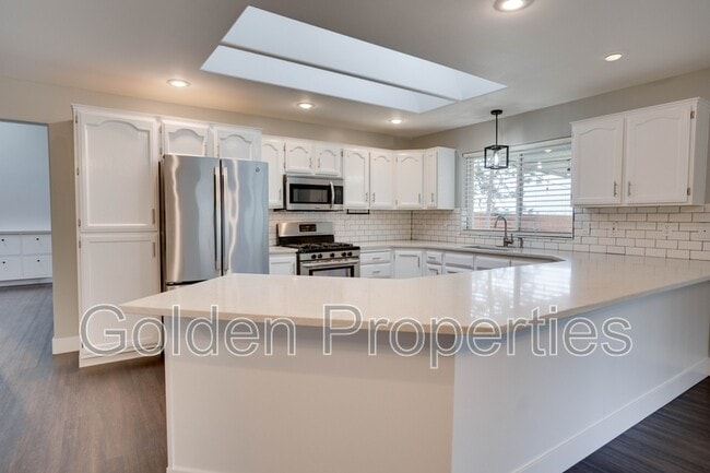 Building Photo - 4741 W Woodside Ave