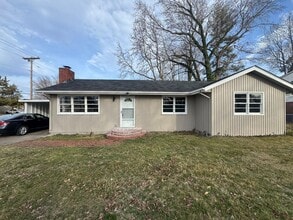 Building Photo - 3 bedroom home in Carbondale