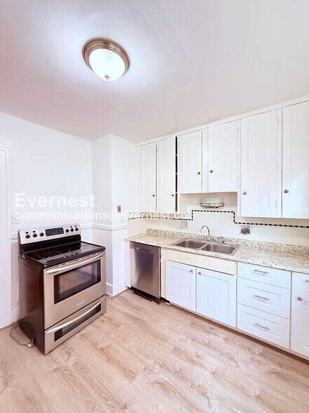 Building Photo - 13523 Santa Rosa Dr