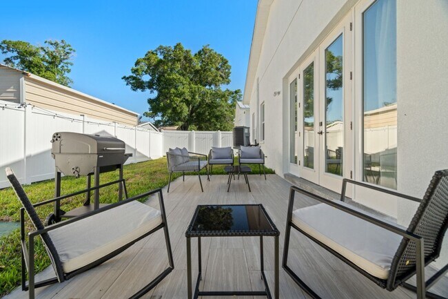 Building Photo - Gorgeous New Constriction House in Tampa - B