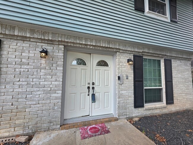 Primary Photo - 13830 Burgoyne Rd