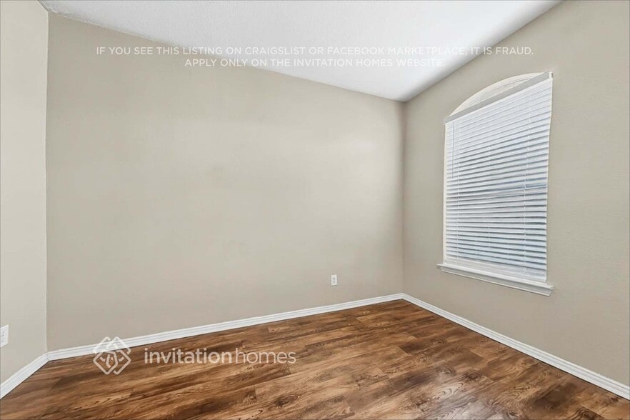 Building Photo - 4000 Iris Ct