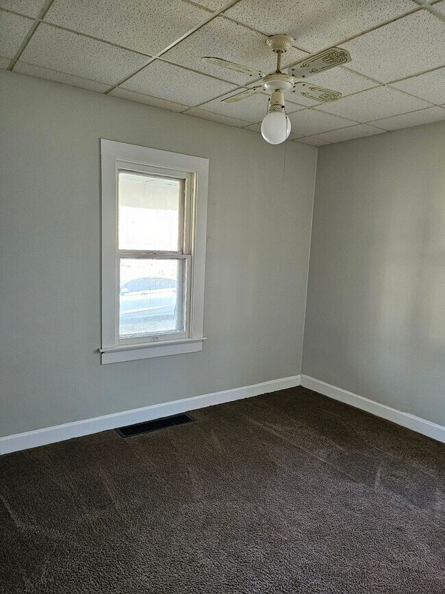 Building Photo - 3 Bed 1 bath house