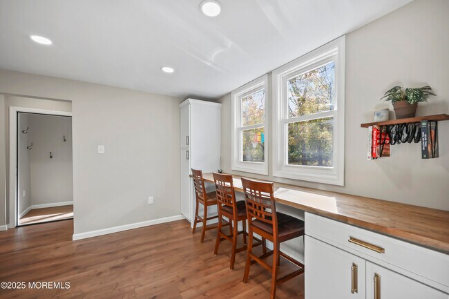 Building Photo - 400 S 1st Ave