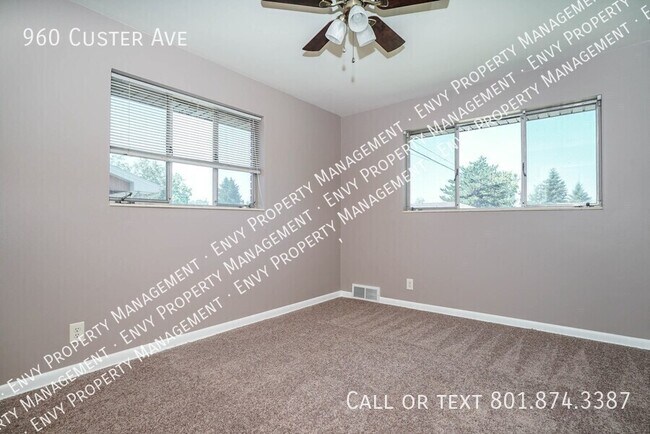 Building Photo - 960 Custer Ave