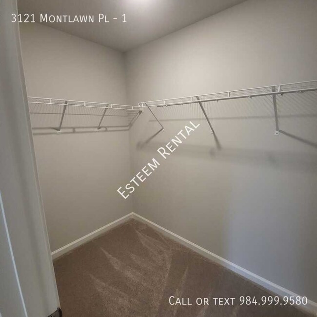 Building Photo - 3121 Montlawn Pl