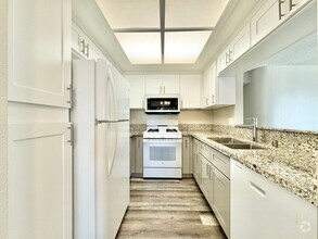 Building Photo - Beautiful 3B 2BA Condo in Eastlake w/ AC a...