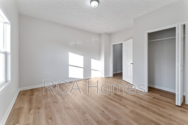 Building Photo - 21 N Gray St