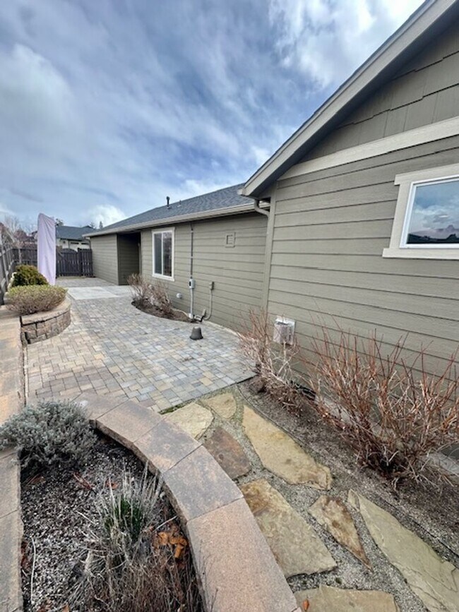 Building Photo - 63266 NW Newhall Pl