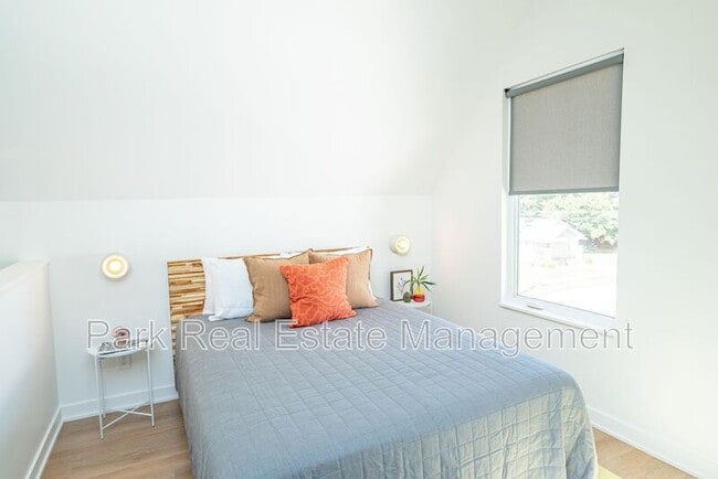 Building Photo - 901 E Edenton St