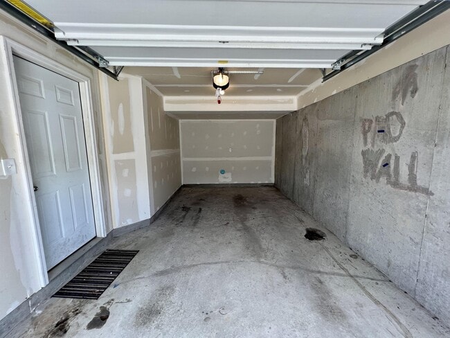 Building Photo - 326 Falcon Run