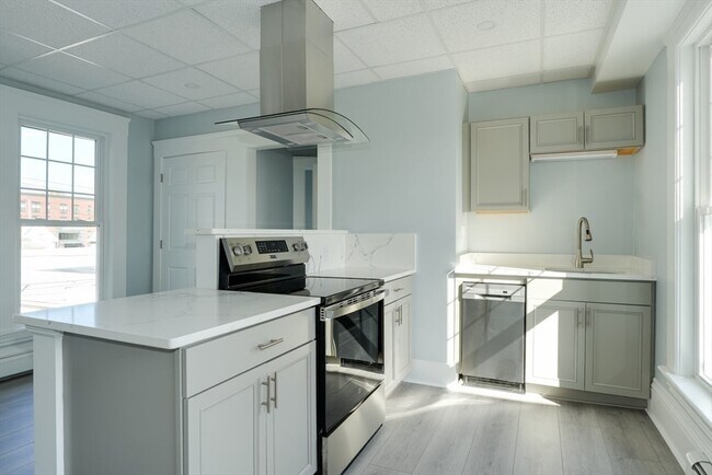 Building Photo - 47 Mechanic St