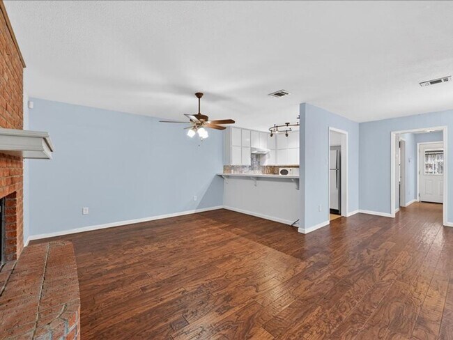 Building Photo - 2 bedroom 2bathroom Duplex Arlington 76017