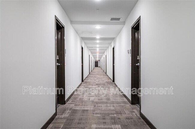 Building Photo - 525 Parkway Dr NE