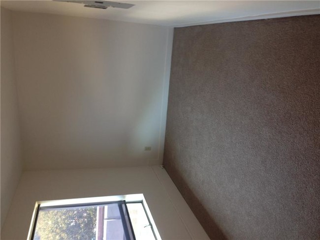Building Photo - 1625 W Dravus St