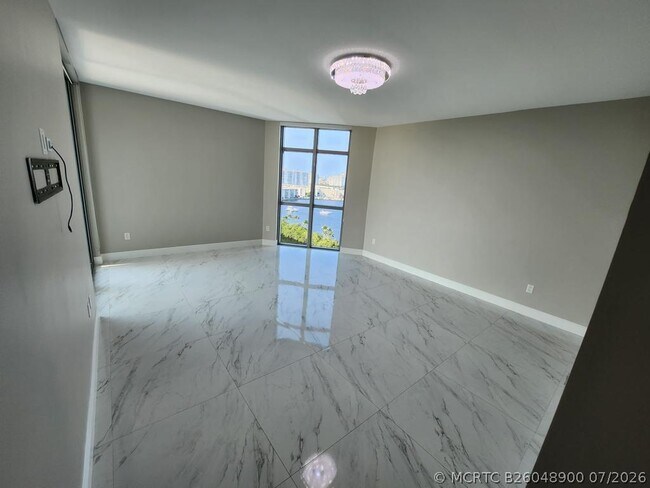 Building Photo - 17301 Biscayne Blvd