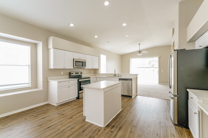 Building Photo - 11011 Silver Dancer Dr