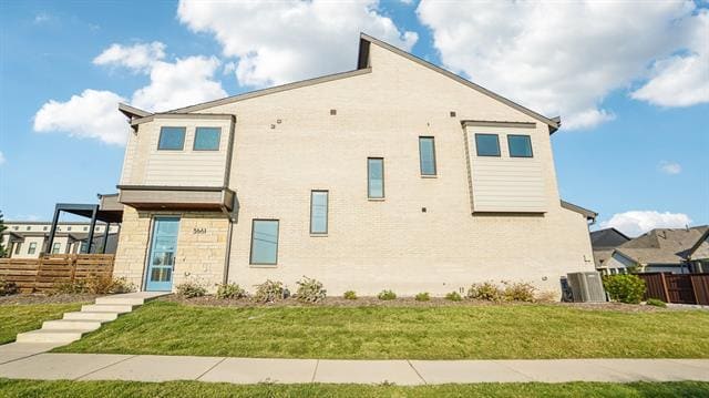 Building Photo - 3661 Rosemont Dr