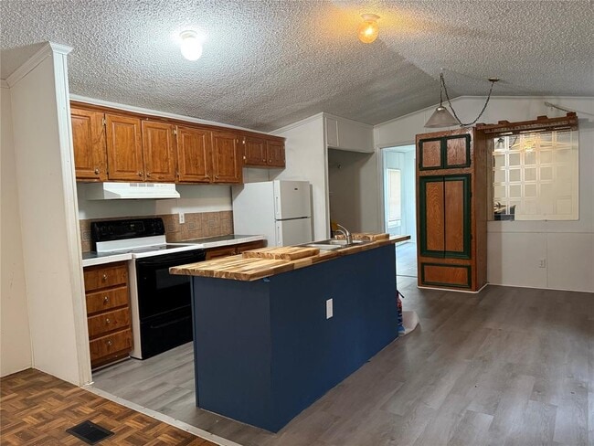 Building Photo - 27614 Southland Dr
