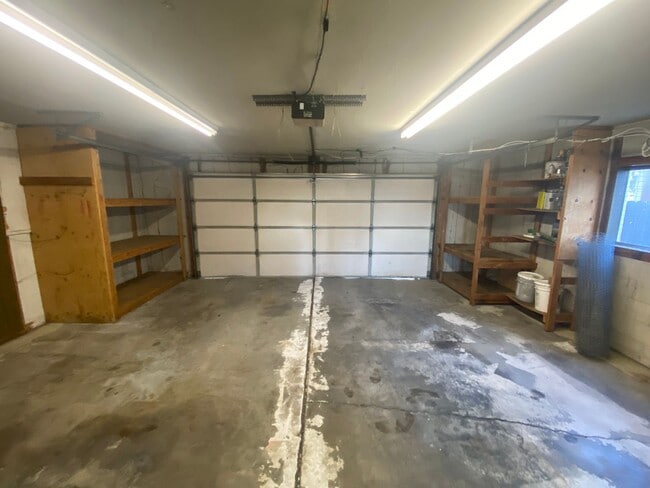 Building Photo - 2565 Everett Dr