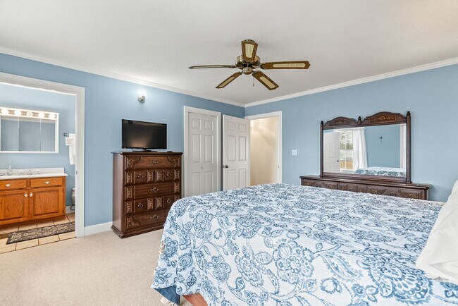 Building Photo - Country Living within Minutes of City Life