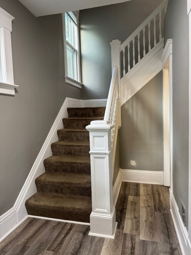 Building Photo - 841 E University Ave