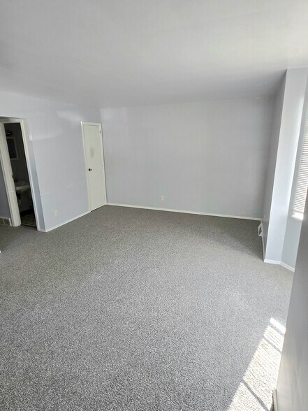 Building Photo - 7035 Paxton Rd