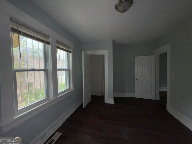 Building Photo - 1462 Lucile Ave SW