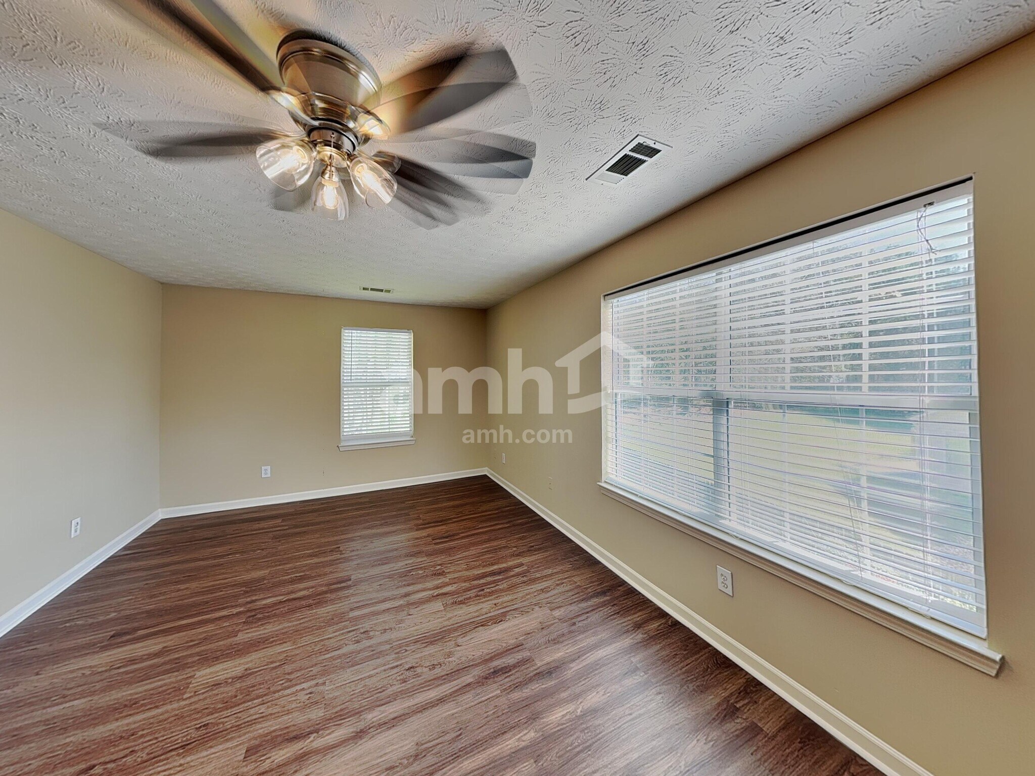 Building Photo - 2207 Lazy Days Rd