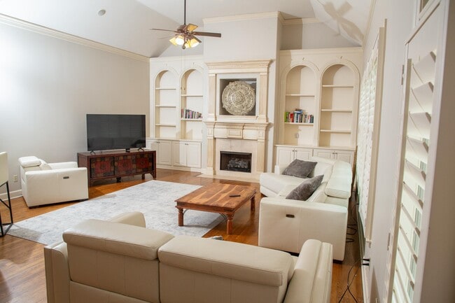 Building Photo - 10060 Avent Ridge Cove
