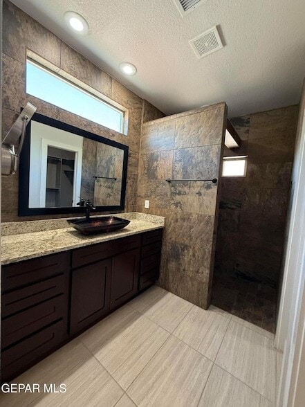 Building Photo - 3873 Loma Dante