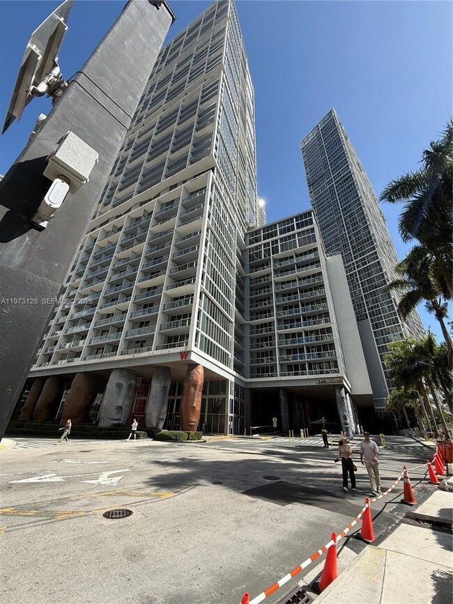Building Photo - 465 Brickell Ave