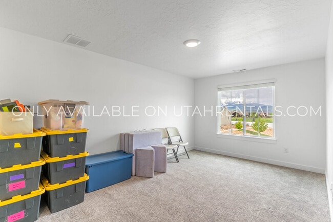 Building Photo - 2599 S 920 E