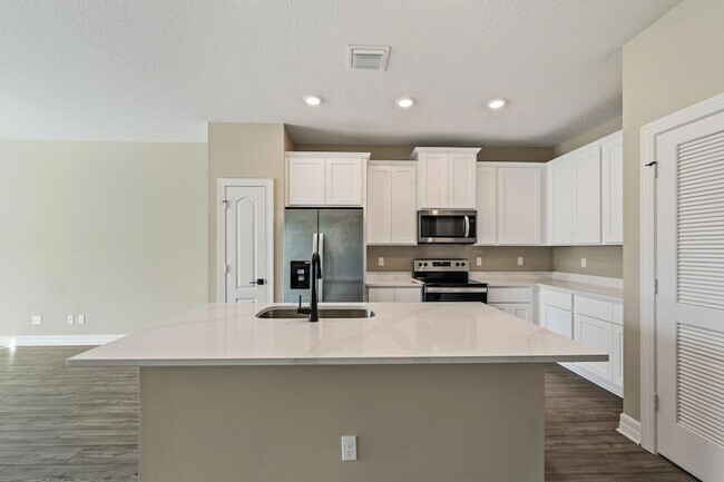 Building Photo - 1817 Party Pl