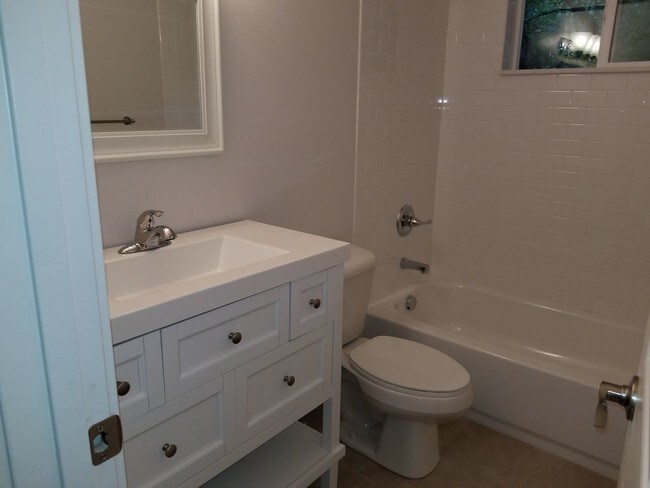 Building Photo - 2 Bed 1.5 Bath in Longmont