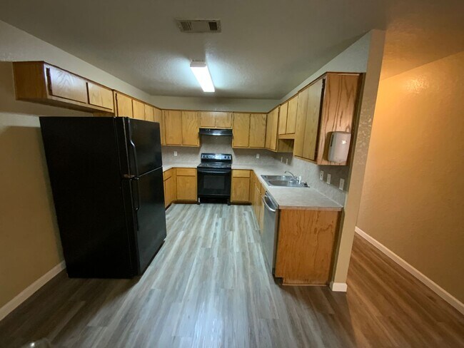 Building Photo - 2602 Edgefield St