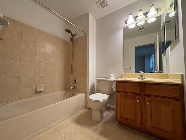 Building Photo - Stunning 4 Bed 3.5 Bath Brick Townhome In Desired Mount Zephyr