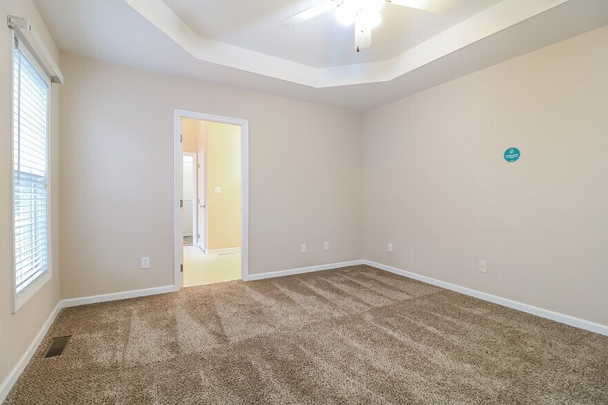 Building Photo - 115 Lily Crossing