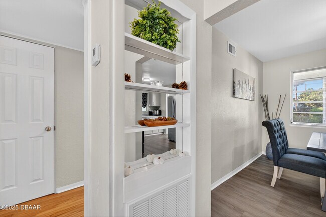 Building Photo - 930 Daytona Ave