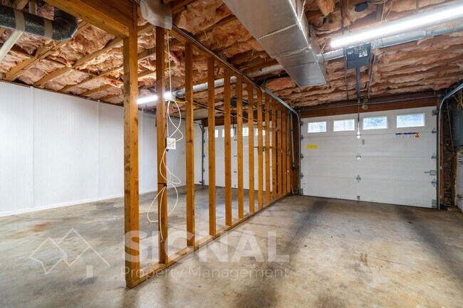 Building Photo - 2817 Altadena S Way