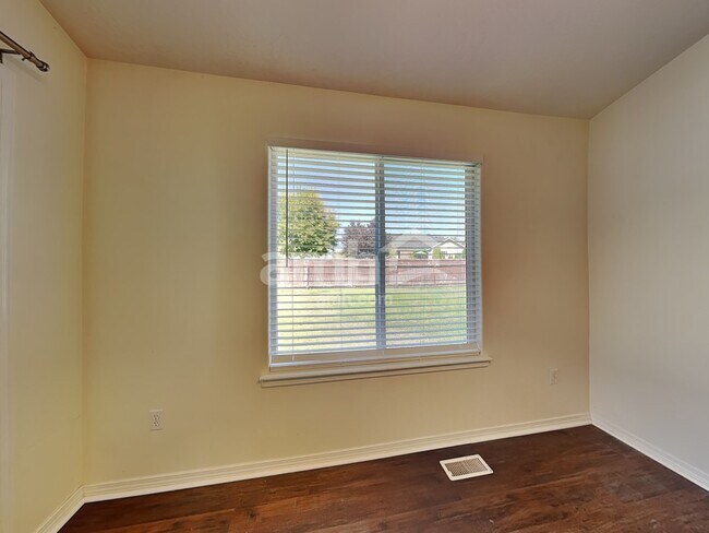 Building Photo - 11324 W Blake Dr