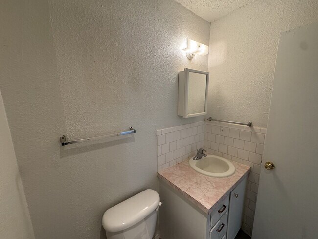 Building Photo - MOVE IN SPECIAL- Cozy 2-Bedroom Unit in Lubbock – Ideal for Urban Living!