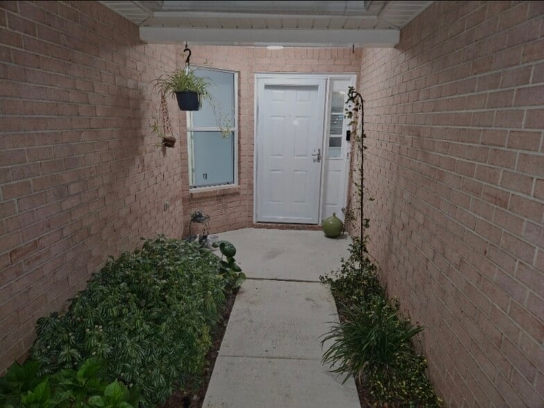 Building Photo - 1131 Camaree Pl