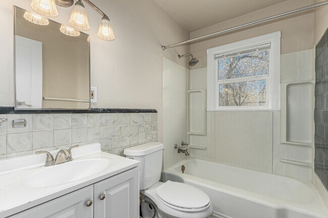 Building Photo - 1635 S Meade St